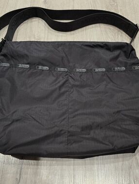 Lesportsac Messenger Crossbody Black Nylon Adjustable Strap